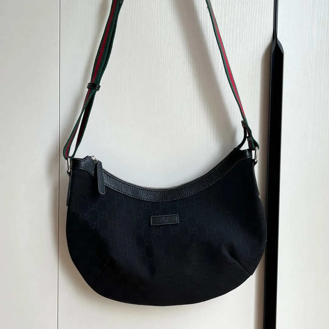 3 Color - Emblematic Curve Crossbody