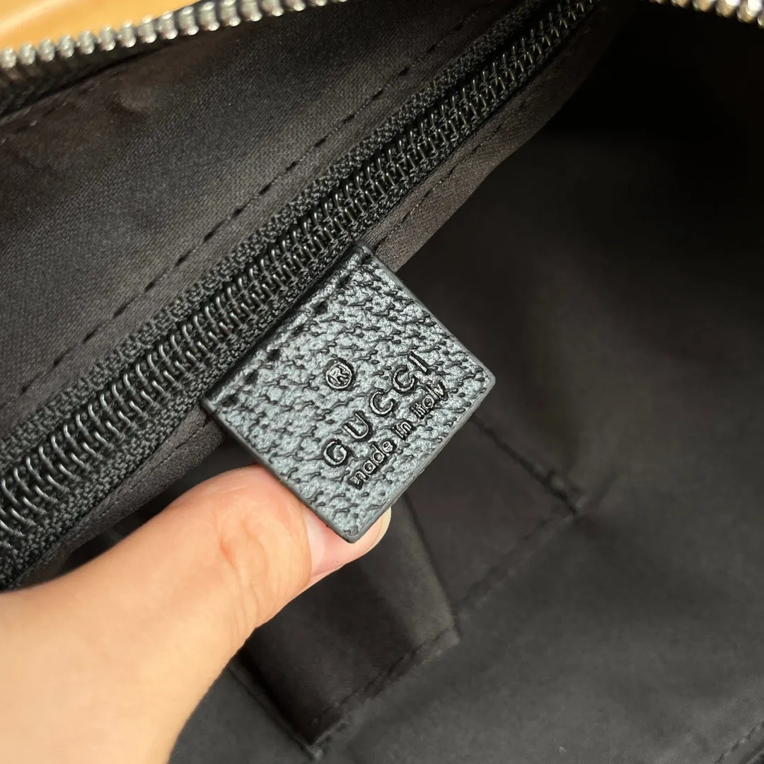 3 Color - Emblematic Curve Crossbody