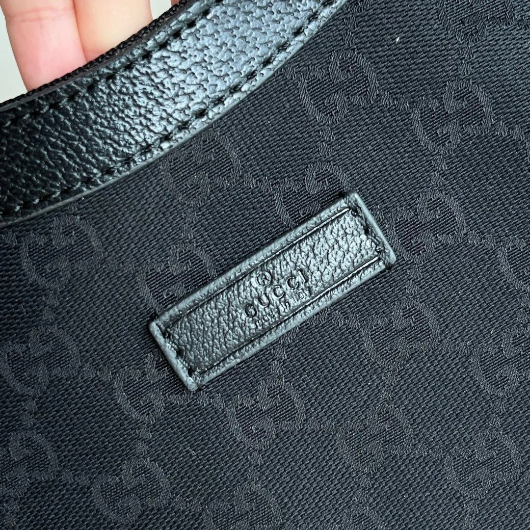 3 Color - Emblematic Curve Crossbody