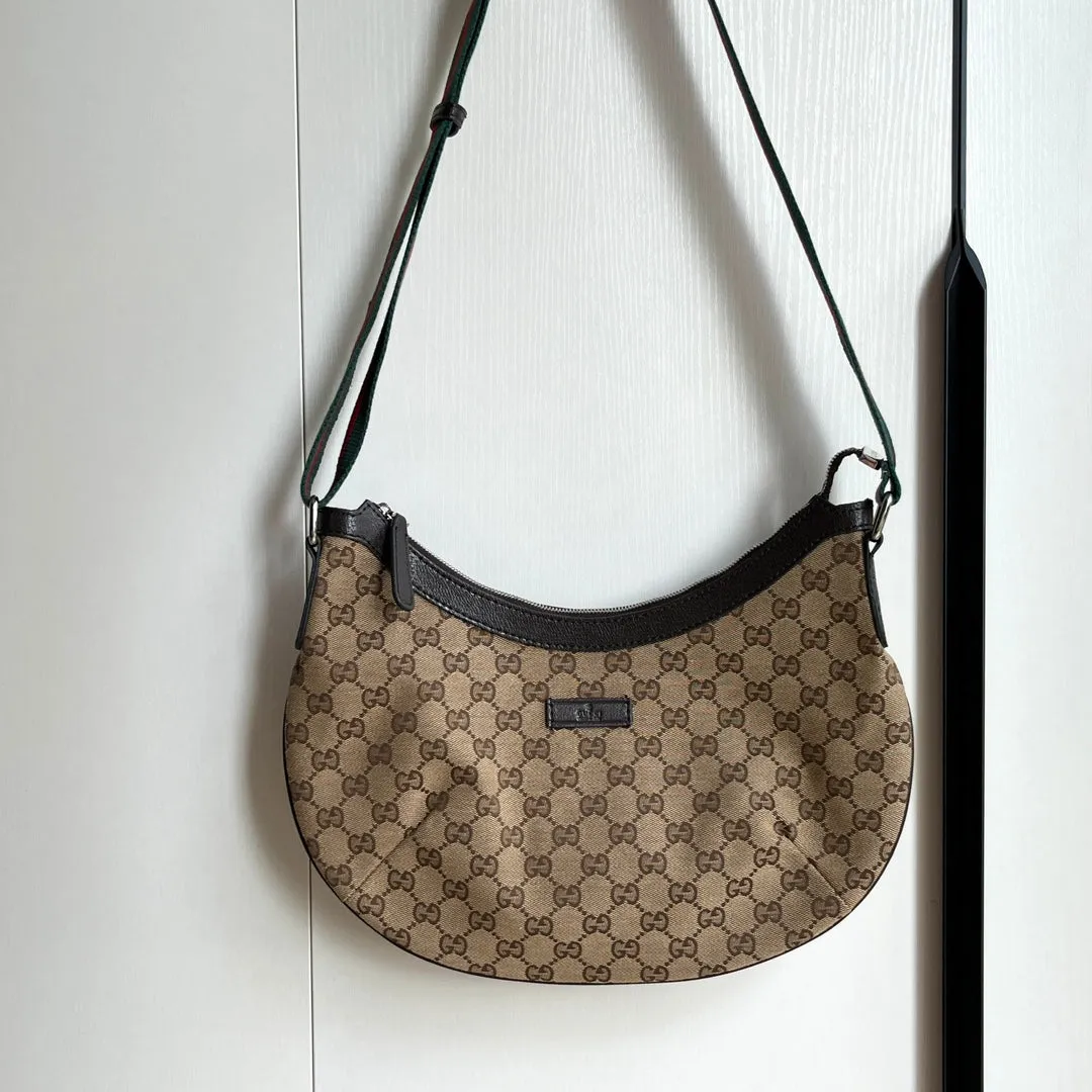 3 Color - Emblematic Curve Crossbody