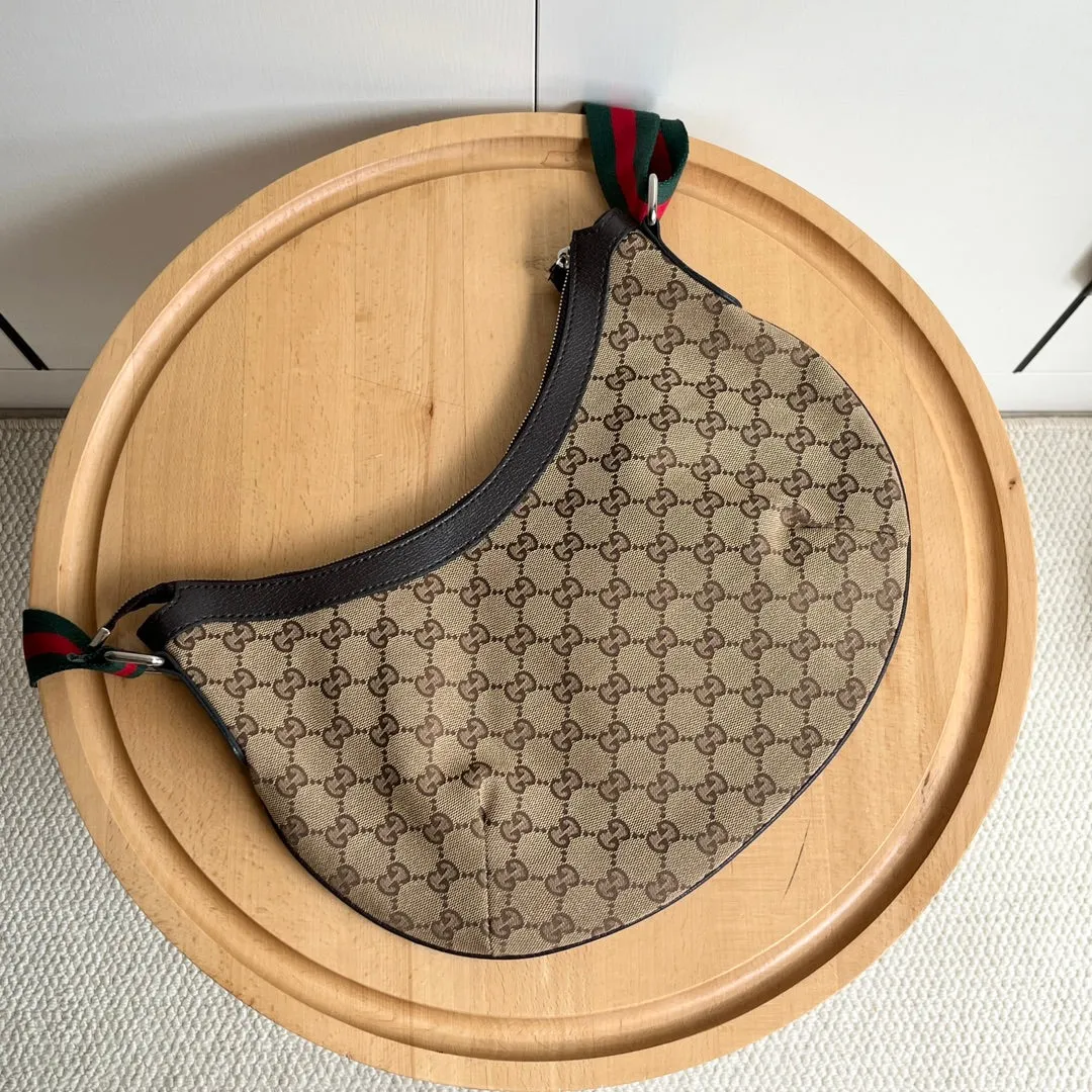 3 Color - Emblematic Curve Crossbody