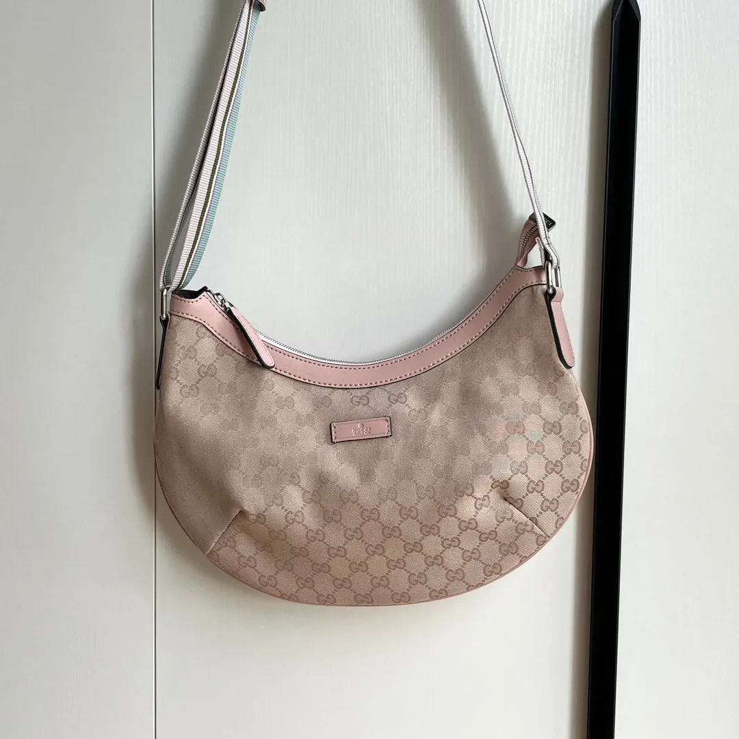 3 Color - Emblematic Curve Crossbody