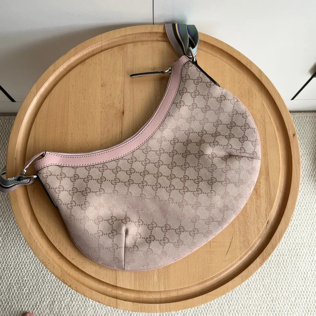 3 Color - Emblematic Curve Crossbody