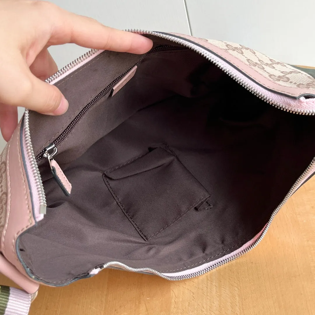 3 Color - Emblematic Curve Crossbody