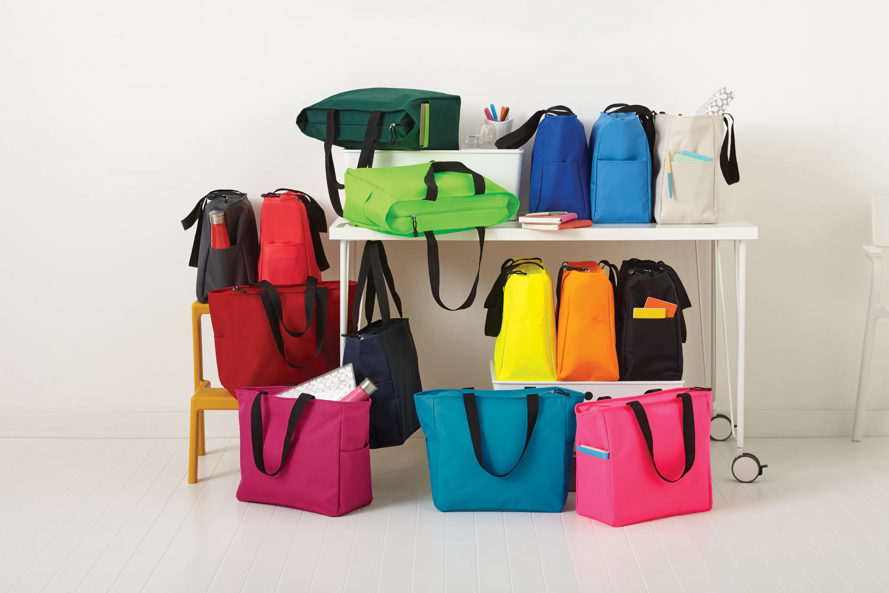 A1833 Essential Zip Tote