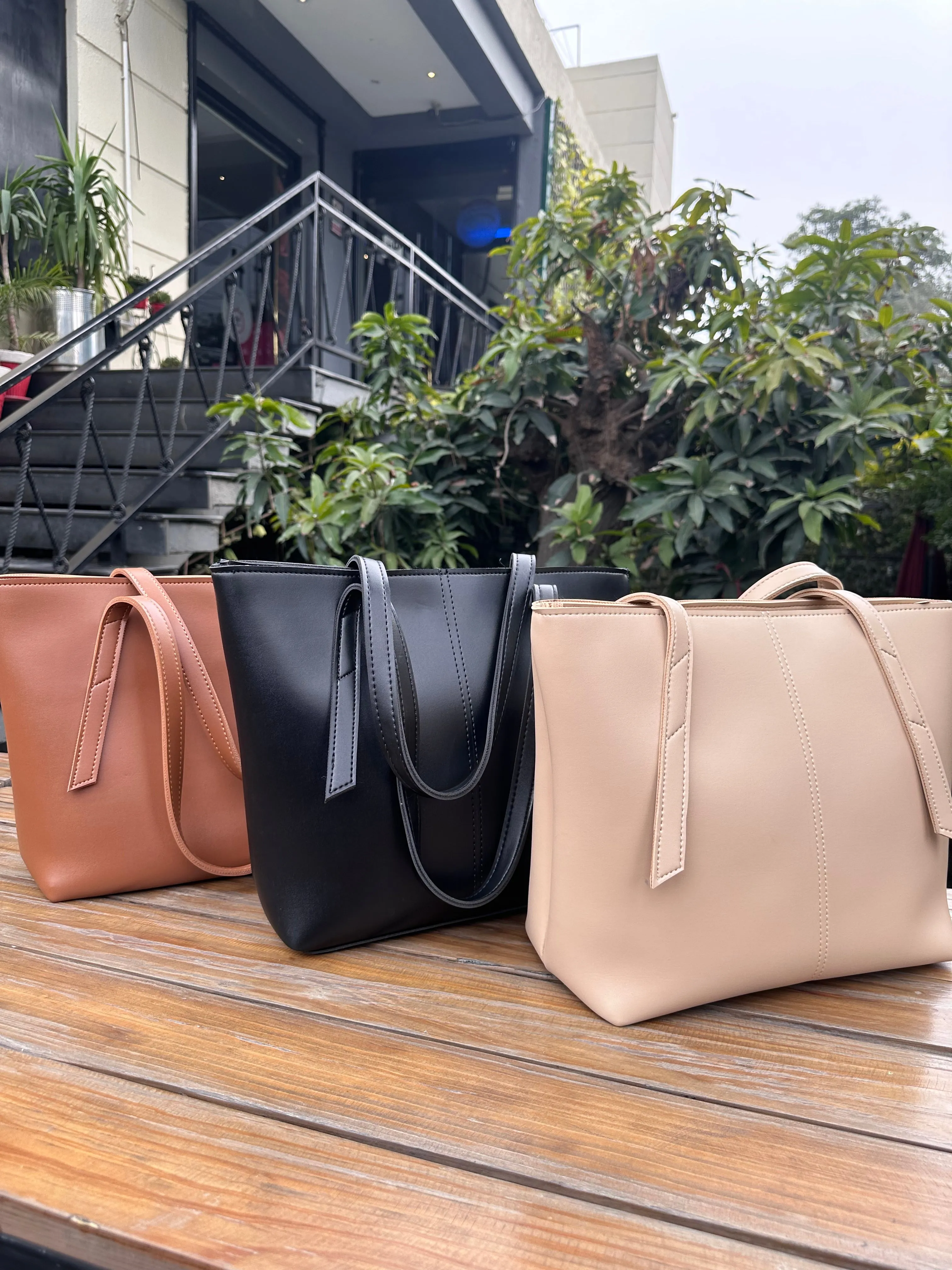 Charm - Timeless Comfort Tote- Black