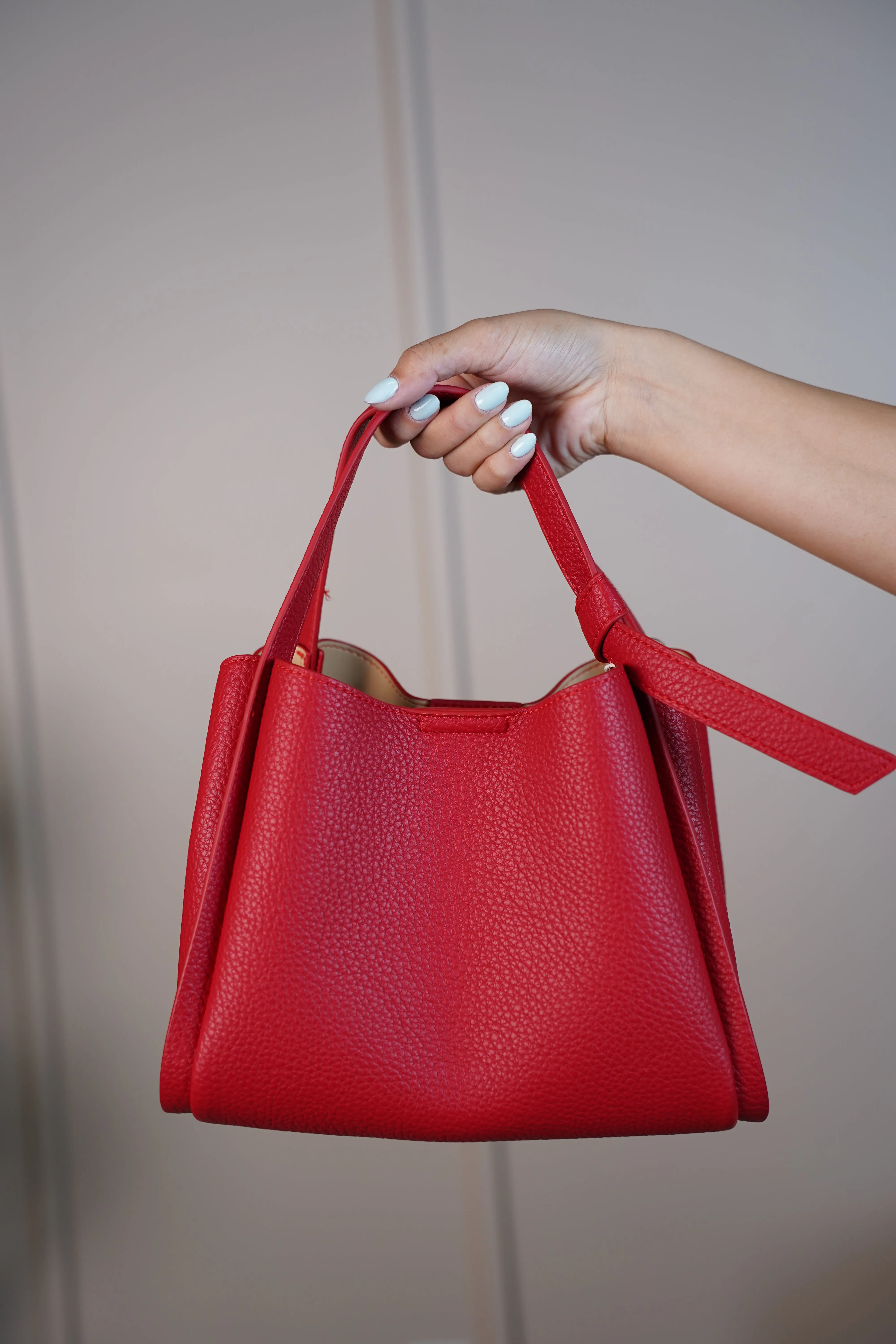 Handle Ruby Pebble Tote – Bold Red Everyday Bag with Chic Texture