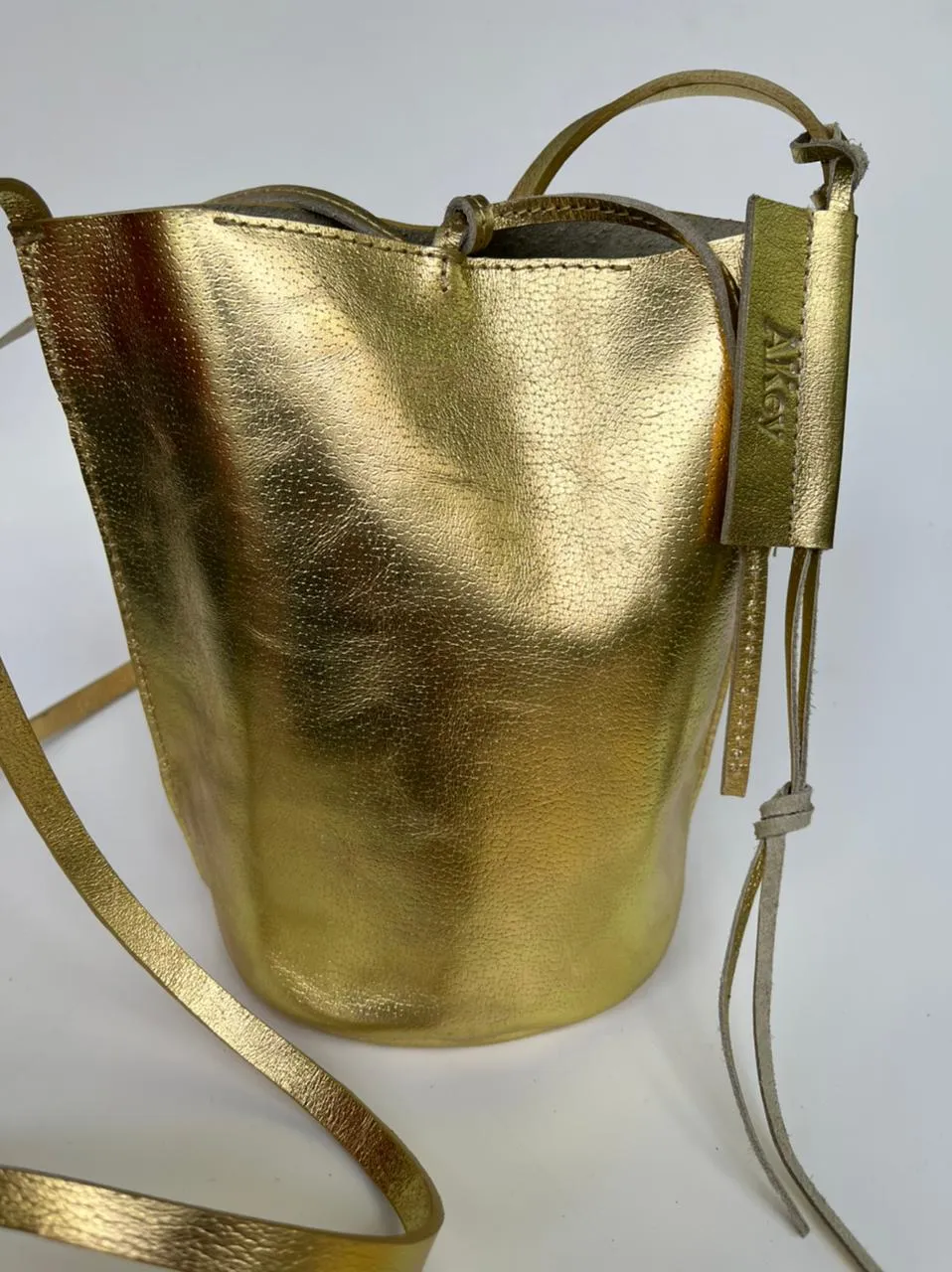 Leather crossbucket for women | AKey