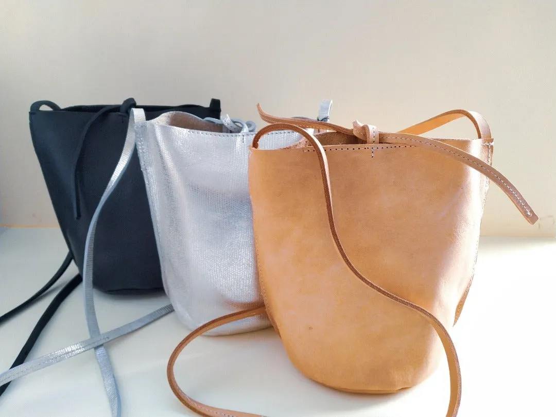 Leather crossbucket for women | AKey