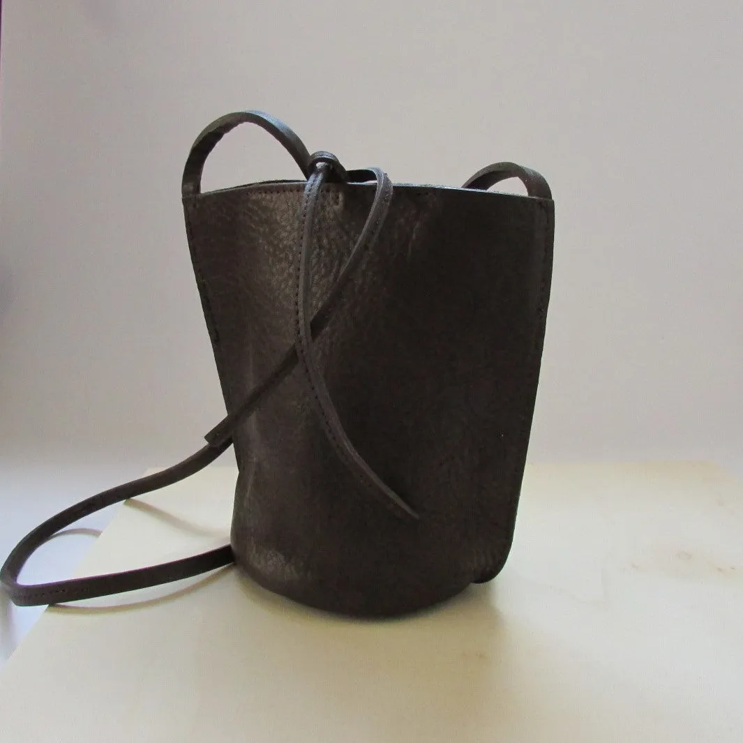 Leather crossbucket for women | AKey