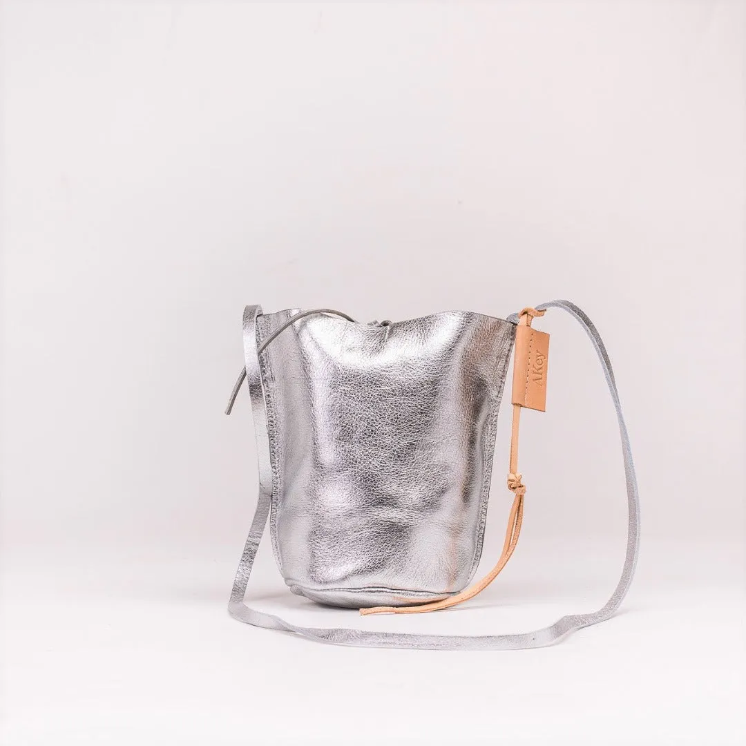 Leather crossbucket for women | AKey