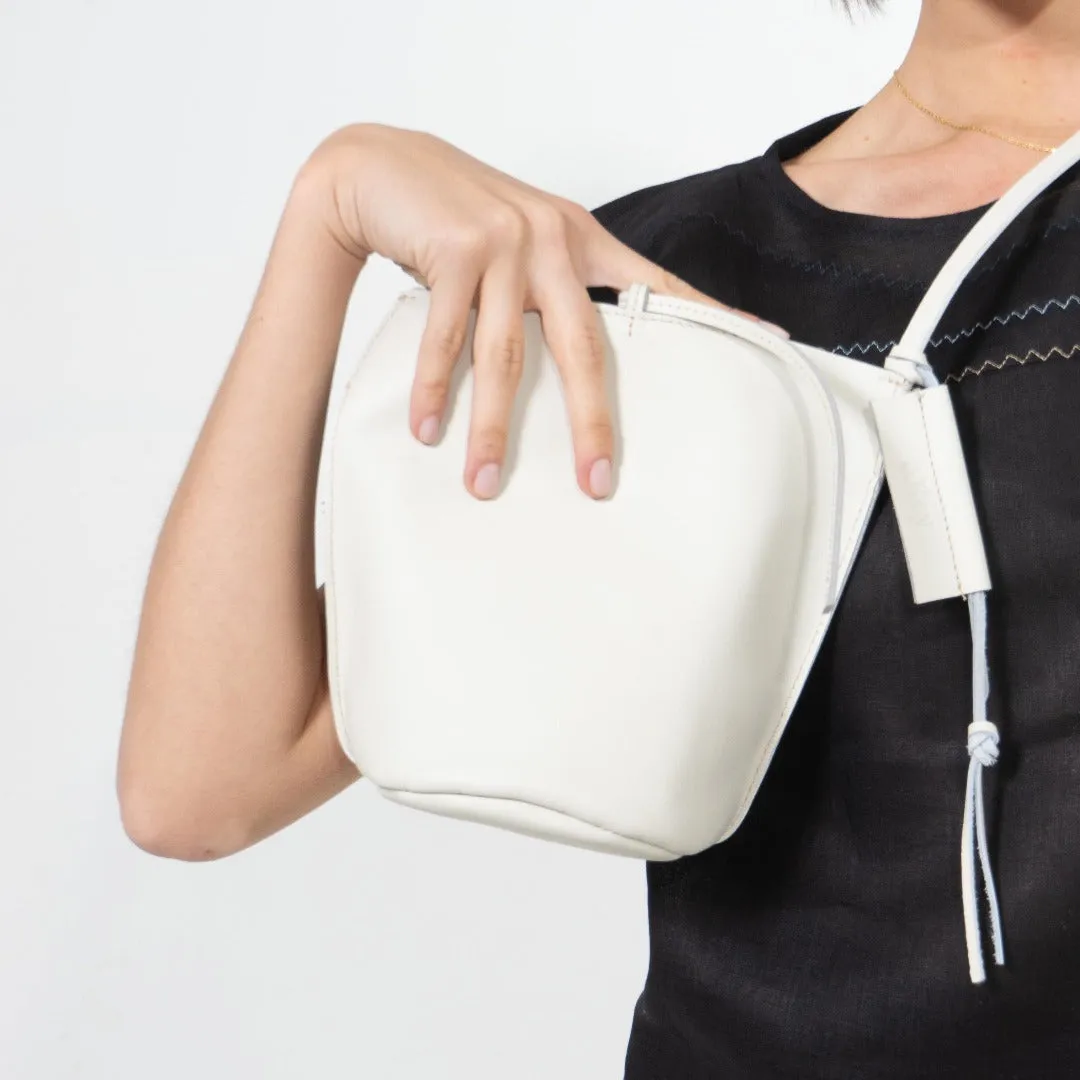 Leather crossbucket for women | AKey