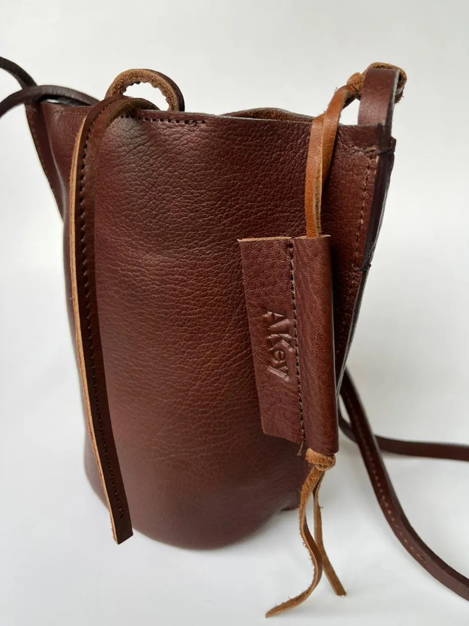 Leather crossbucket for women | AKey