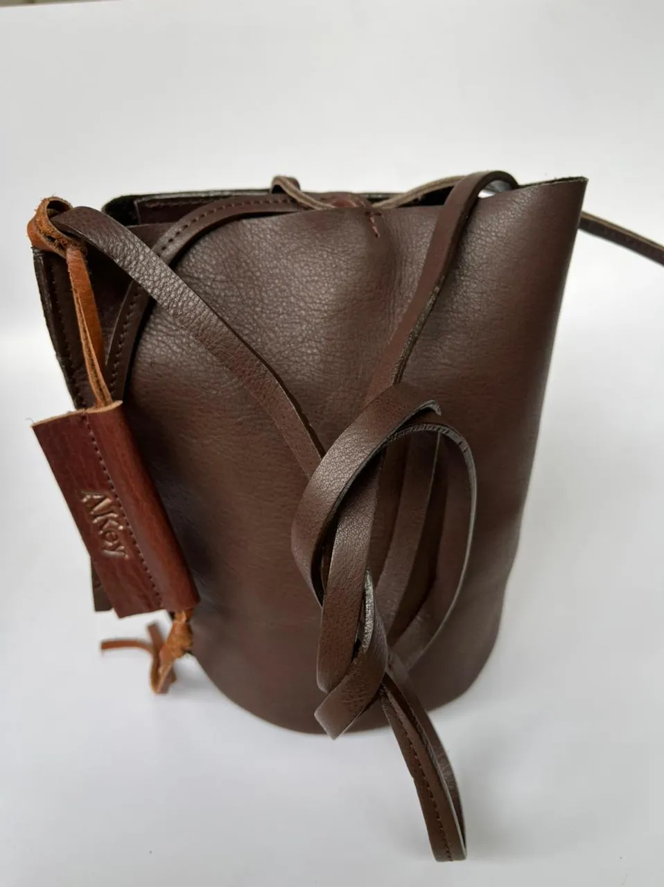 Leather crossbucket for women | AKey