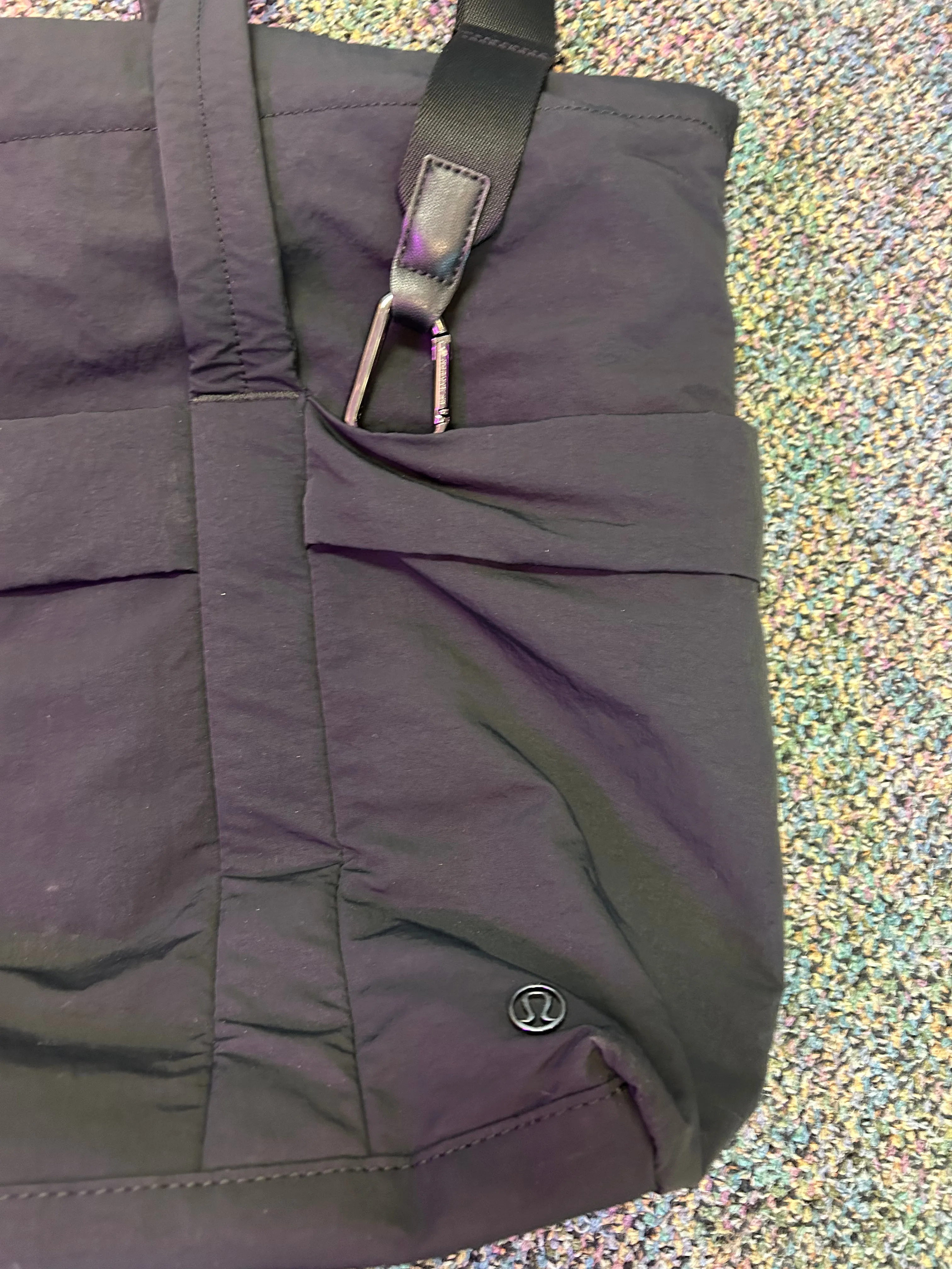 Lululemon "Daily Multi-Pocket Tote Bag 20L"