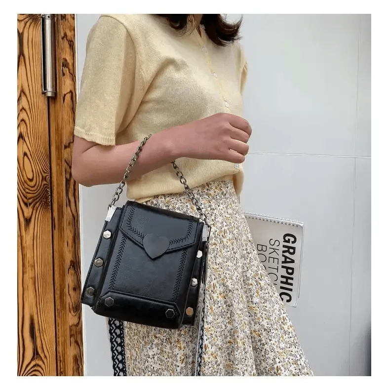 Modern Elegant Stunning Heart-Shaped Women's Bag Cute Studded Shoulder Bag For Women And Girls