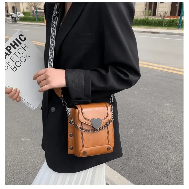 Modern Elegant Stunning Heart-Shaped Women's Bag Cute Studded Shoulder Bag For Women And Girls