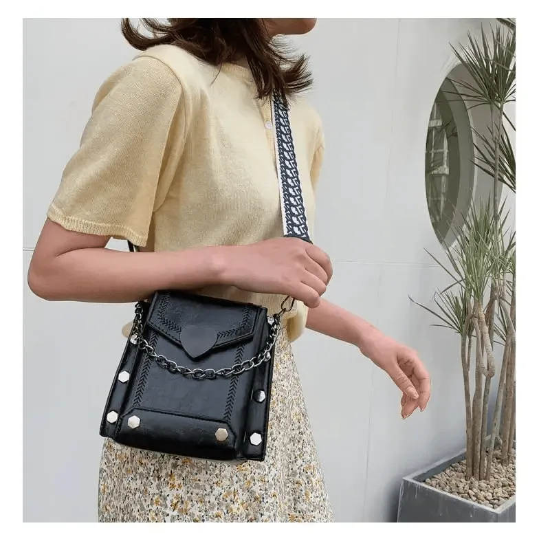 Modern Elegant Stunning Heart-Shaped Women's Bag Cute Studded Shoulder Bag For Women And Girls