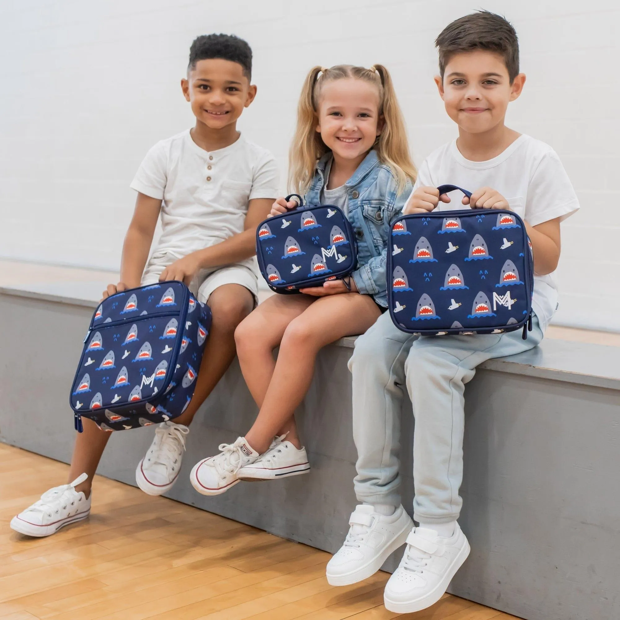 MONTII.CO Medium Insulated Lunch Bag - Sharks