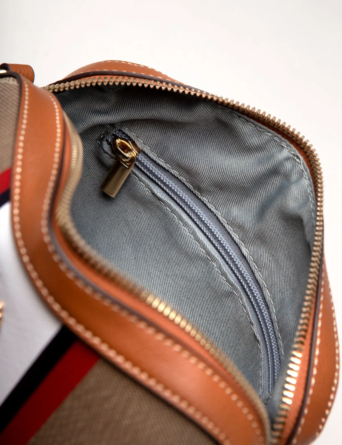 SIGNATURE CROSSBODY BAG
