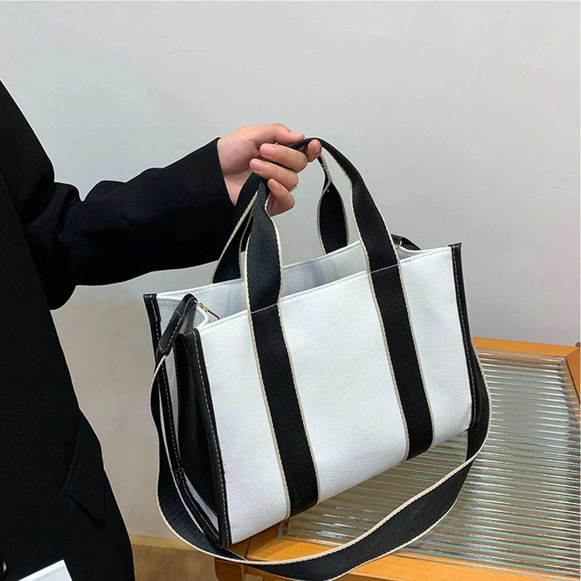 THE TOTE BAG Designer Fashion Handbag Shoulder Strap Crossbody Handbag Adjustable Large Capacity Canvas Women's Bag